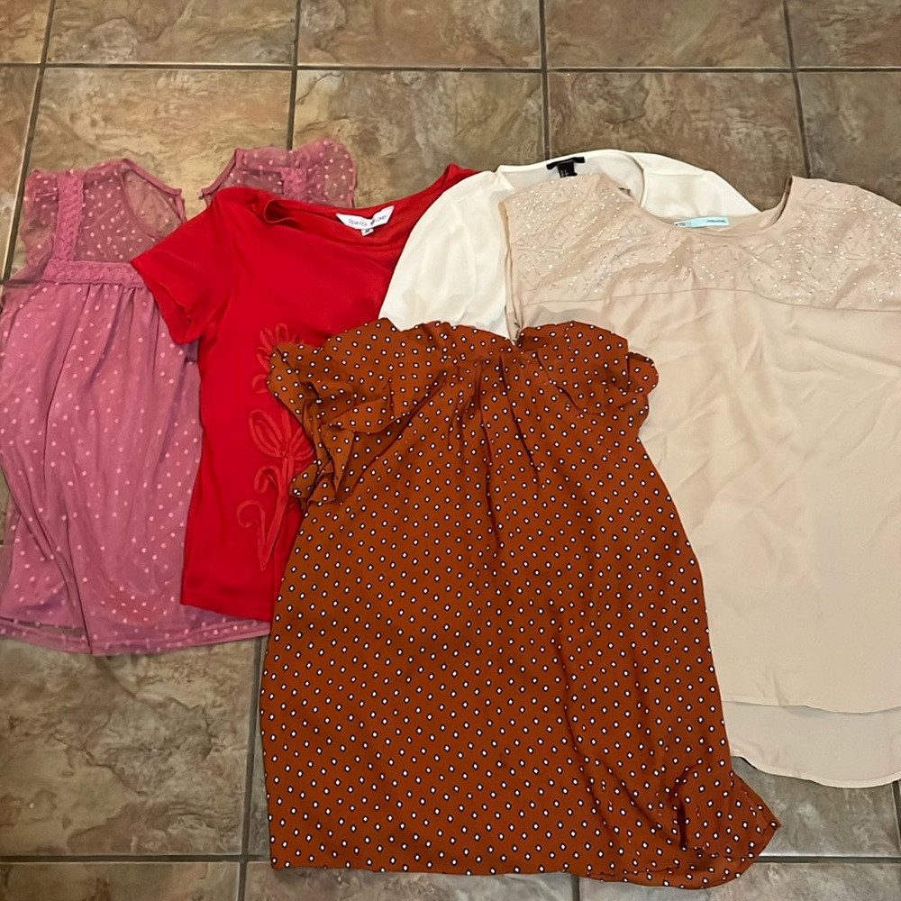 Women’s medium blouses